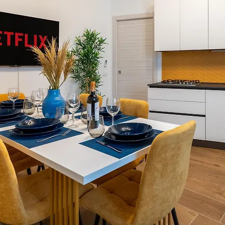 Moscova Luxe - Elegant With 2 Bathrooms Apartment
