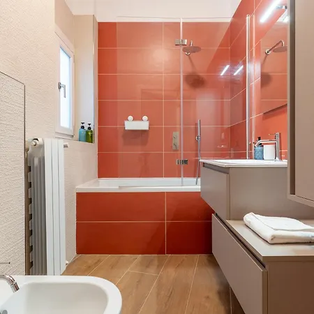 Moscova Luxe - Elegant With 2 Bathrooms Apartment