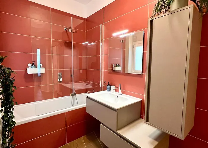 Moscova Luxe - Elegant With 2 Bathrooms Apartmán